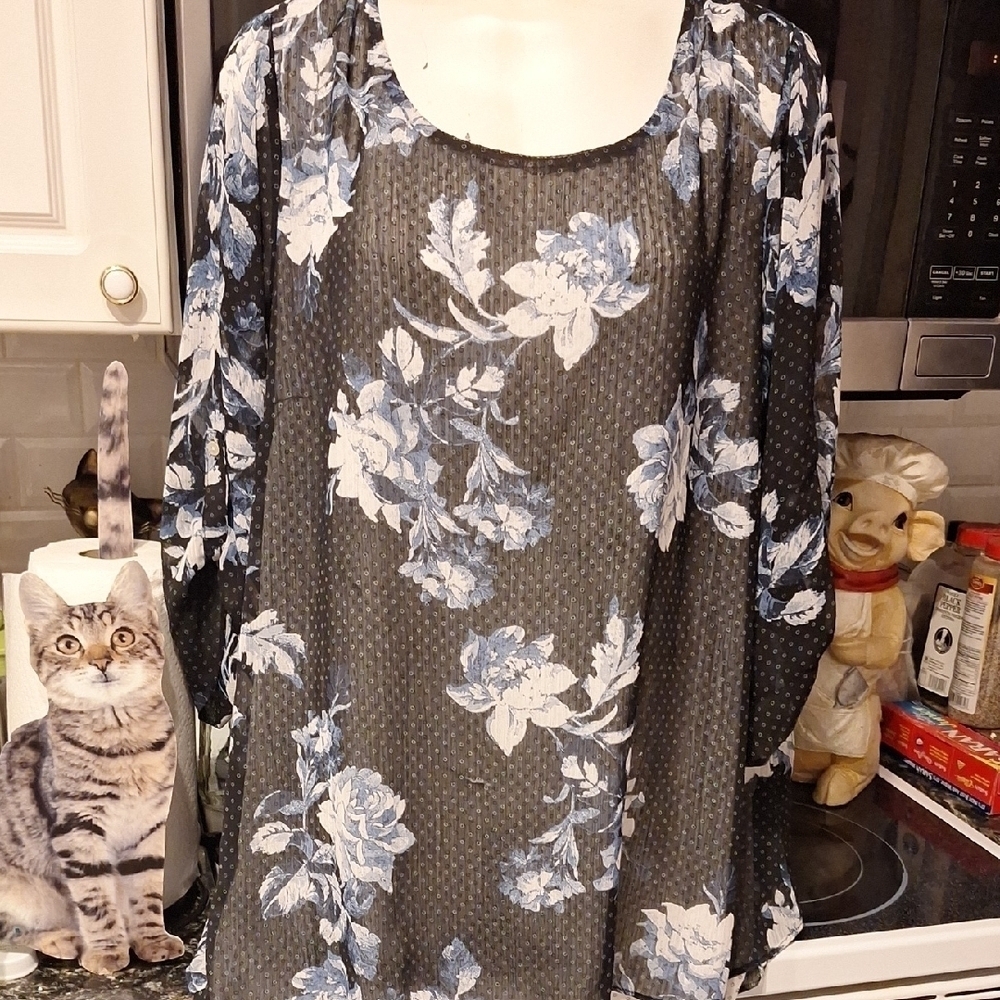 Fever Blue Black and White Floral Relaxed Blouse Size 2x